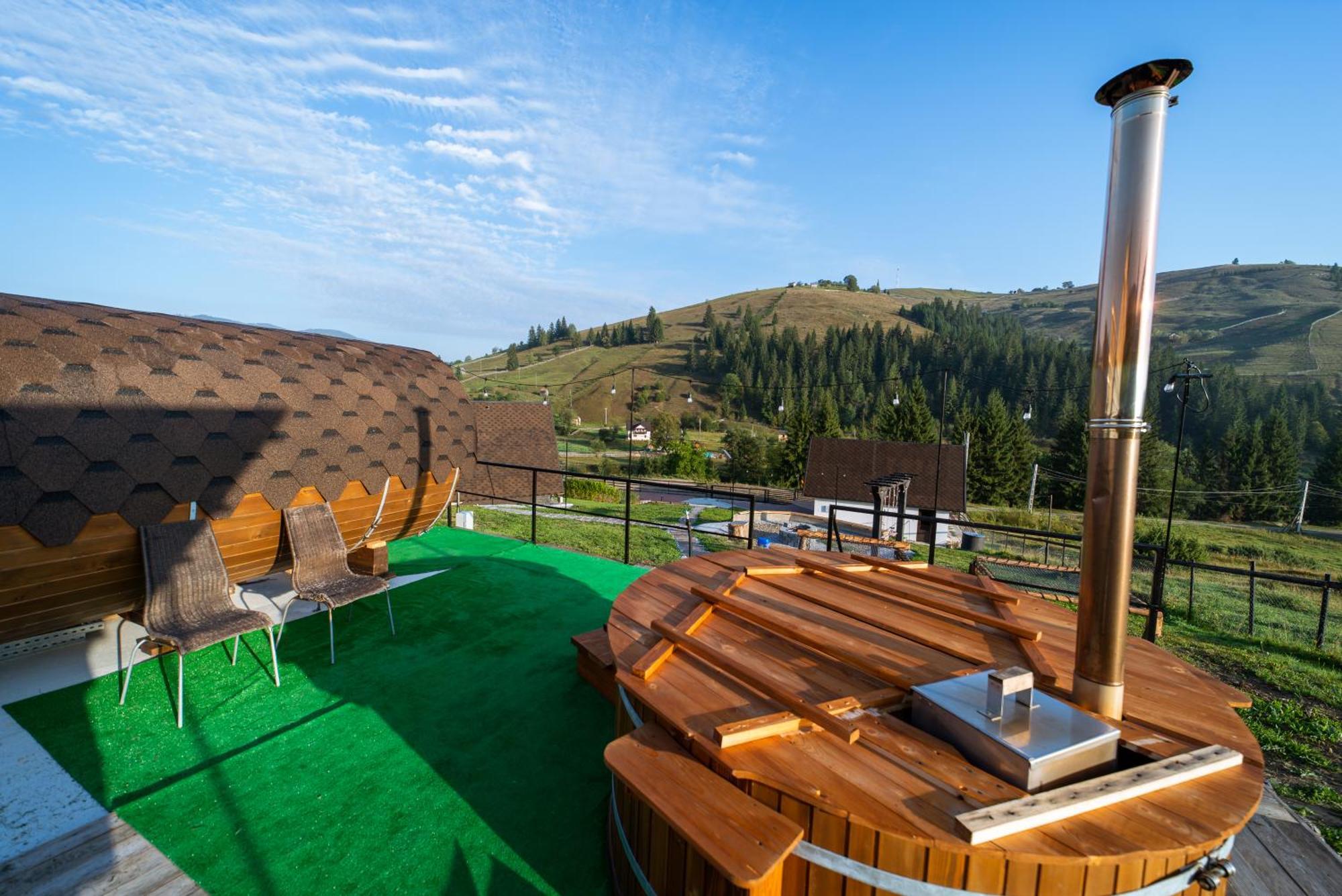 Hotel A Pisc Vatra Moldoviţei Exterior foto