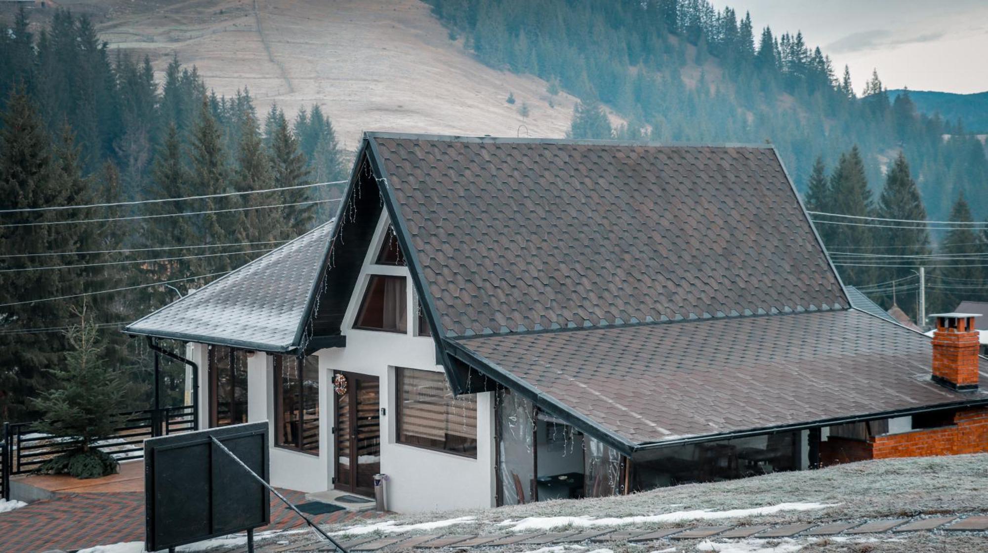 Hotel A Pisc Vatra Moldoviţei Exterior foto